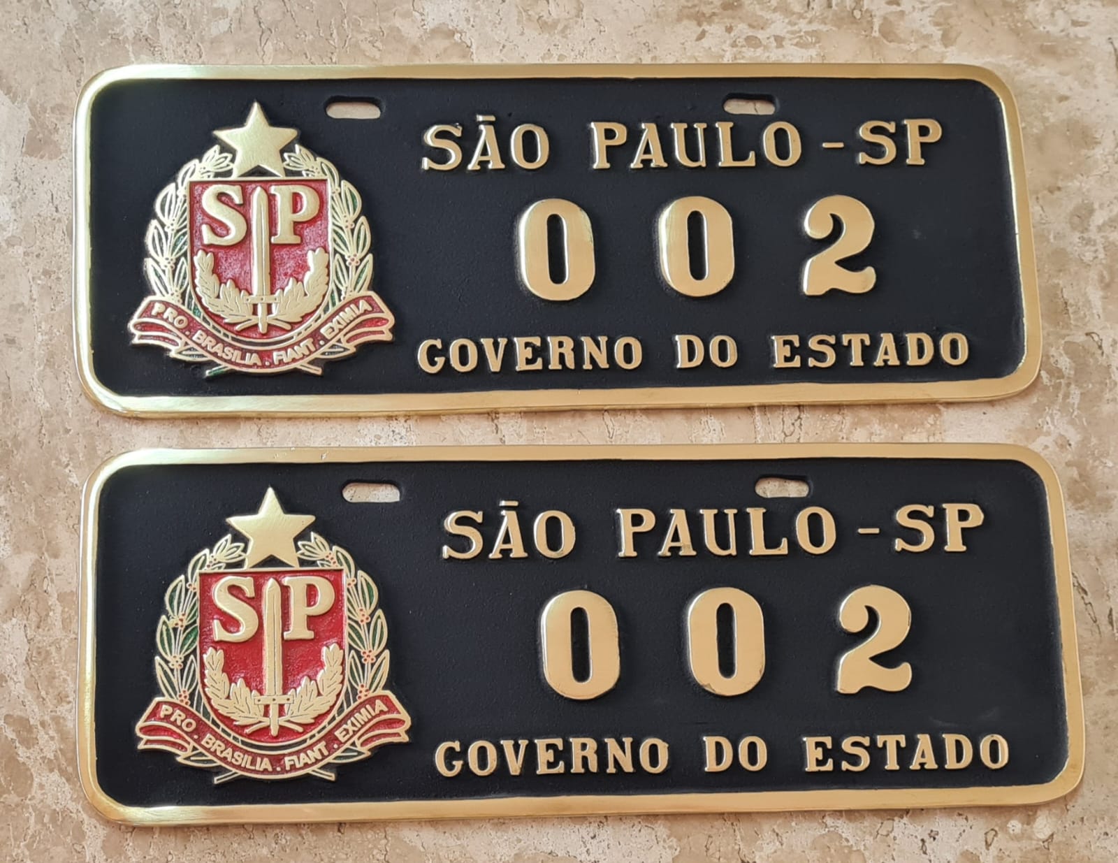 PLACA DE CARRO OFICIAL EM BRONZE FUNDIDO